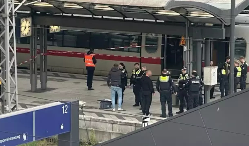 Tren istasyonunda bıçaklı saldırı: 12 yaralı