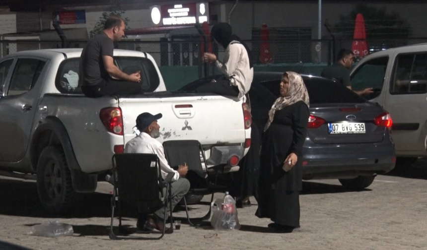 Cezaevi önlerinde tahliye bekleyişi başladı