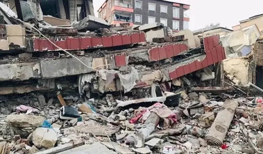 Deprem davasında 13 kamu görevlisine soruşturma izni