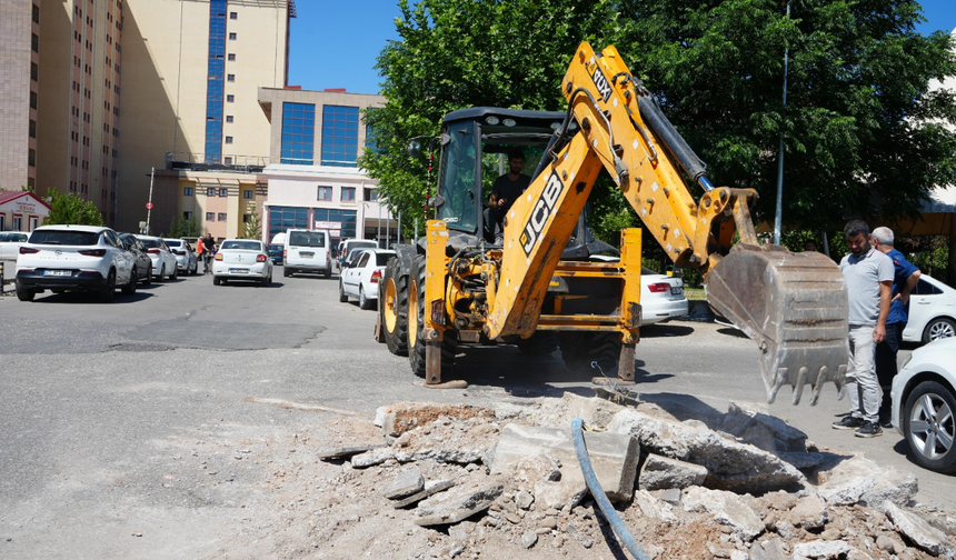 Diyarbakır’da hastane çevresine yol ve kaldırım düzenlemesi