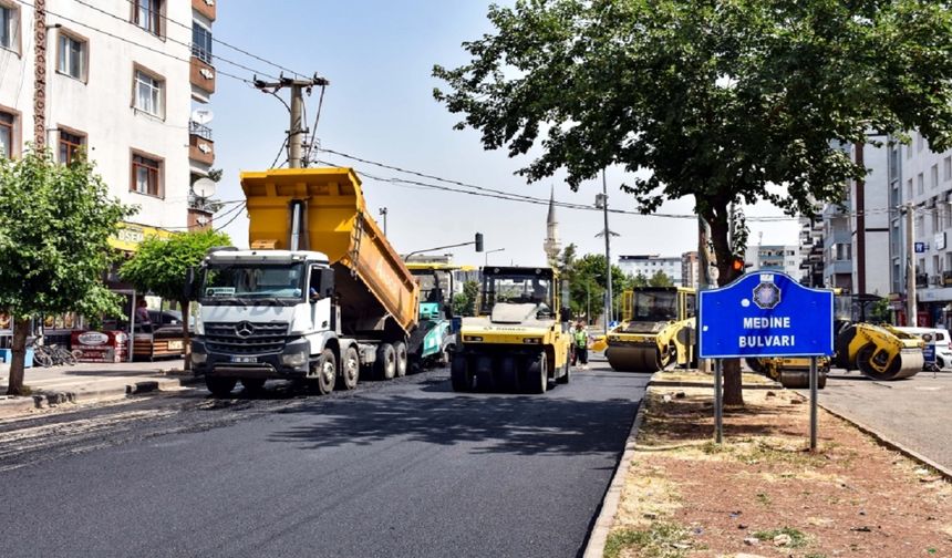 Diyarbakır’da Medine Bulvarı’nda asfalt çalışması başladı