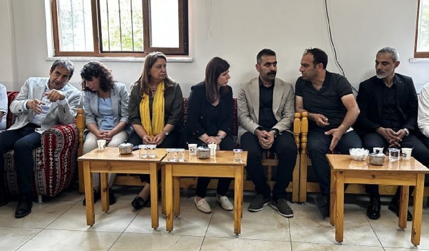 Diyarbakır'da yangın sonrası taziye ziyaretleri sürüyor