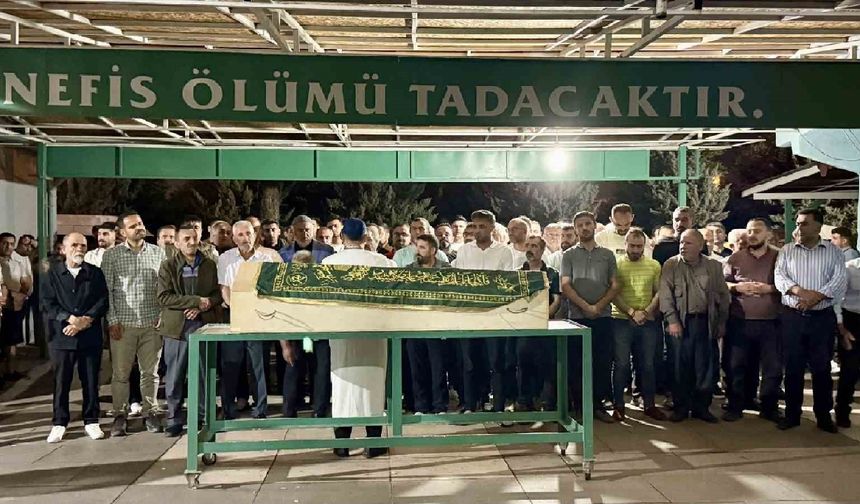 Diyarbakır’daki yangında hayatını kaybeden aile defnedildi