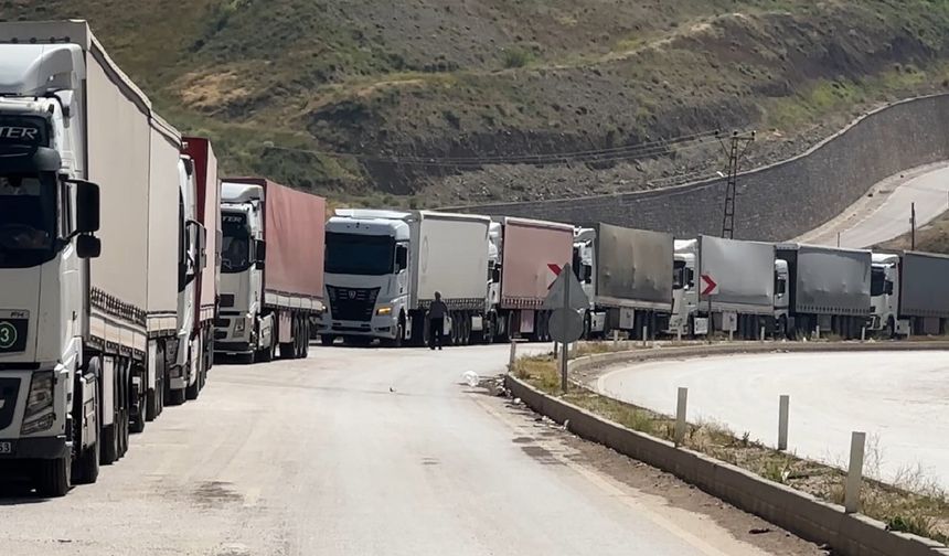 İran-İsrail gerilimi, gümrükte TIR kuyruğuna sebep oldu