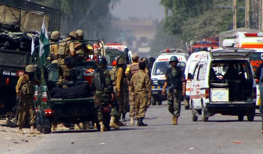 Pakistan’da motosikletle yapılan patlamada 2 ölü, 11 yaralı