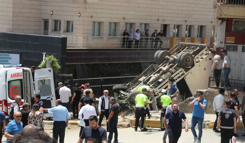 Şırnak’ta freni boşalan kamyonet kaza yaptı