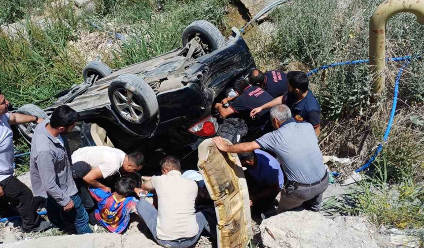 Van’da iki otomobil çarpıştı: 5 kişi yaralandı