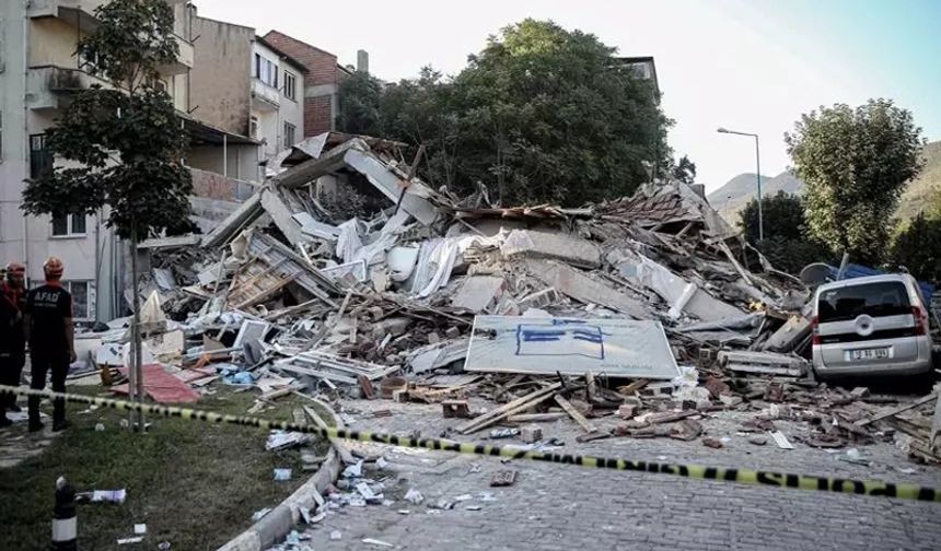 Depremde yıkılan binada soruşturma: 1 kişi tutuklandı
