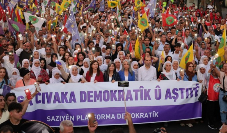Diyarbakır’da “barış ve demokratik toplum yürüyüşü” gerçekleşti