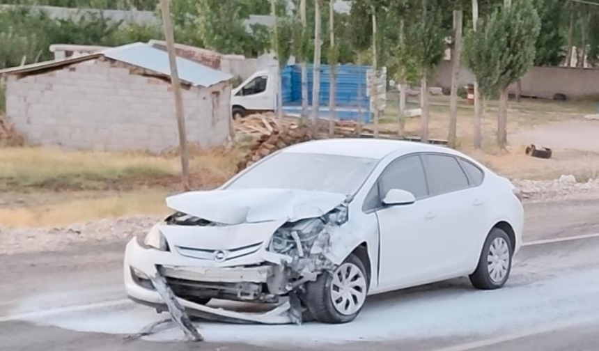 Van'ın Erciş ilçesinde trafik kazası: 3 yaralı