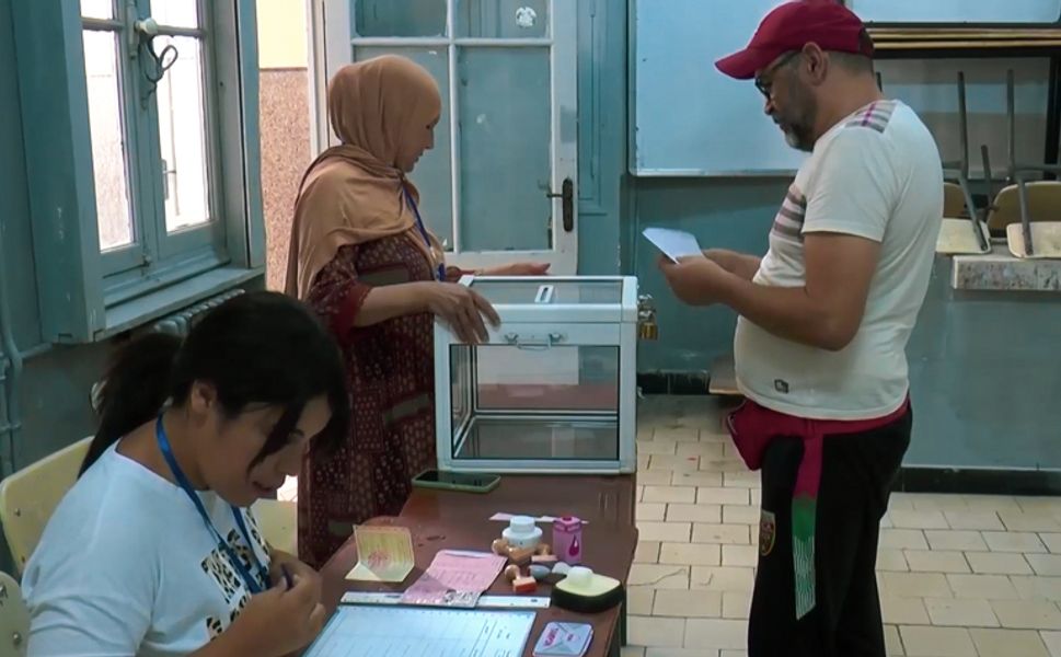 Cezayir’de seçim heyecanı: Cumhurbaşkanlığı için vatandaşlar sandık başında