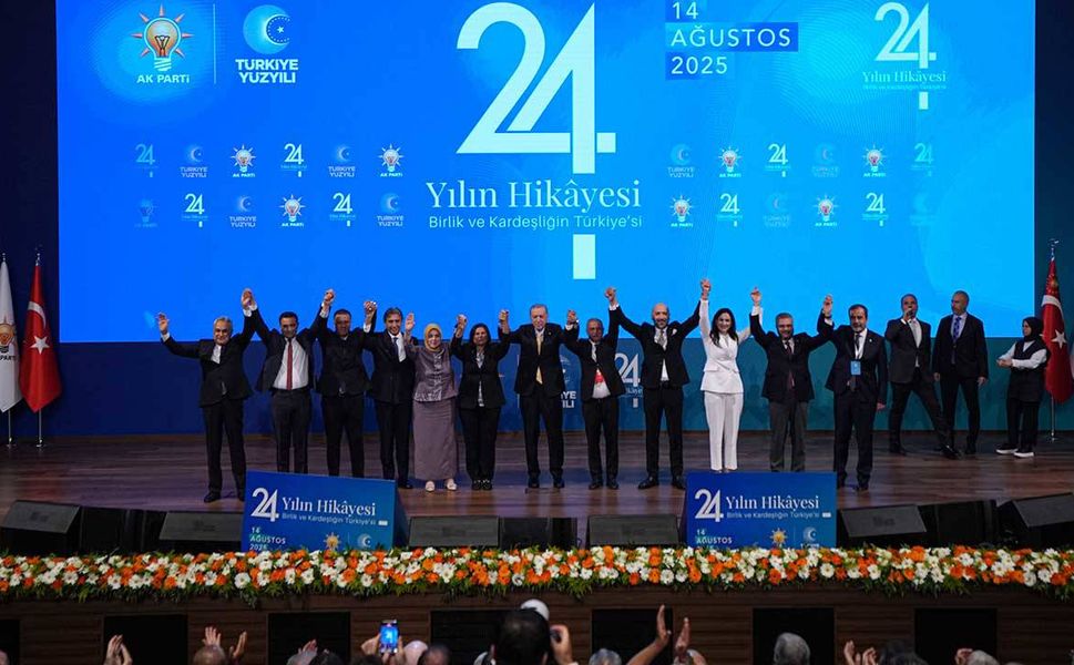 AK Parti, 9 belediye başkanını daha kadrosuna katıyor