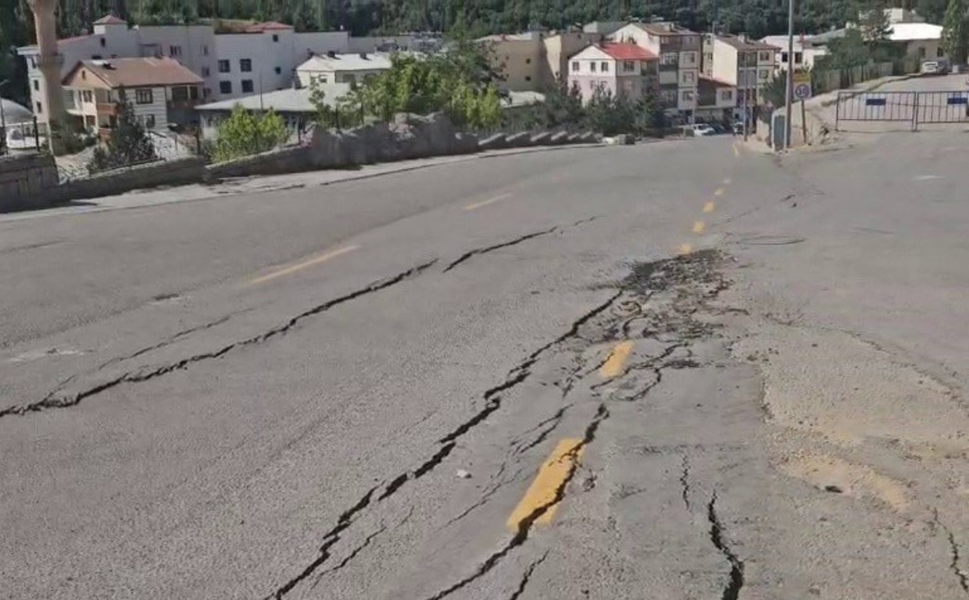Erzurum’da heyelan paniği: 70 ev tahliye edildi