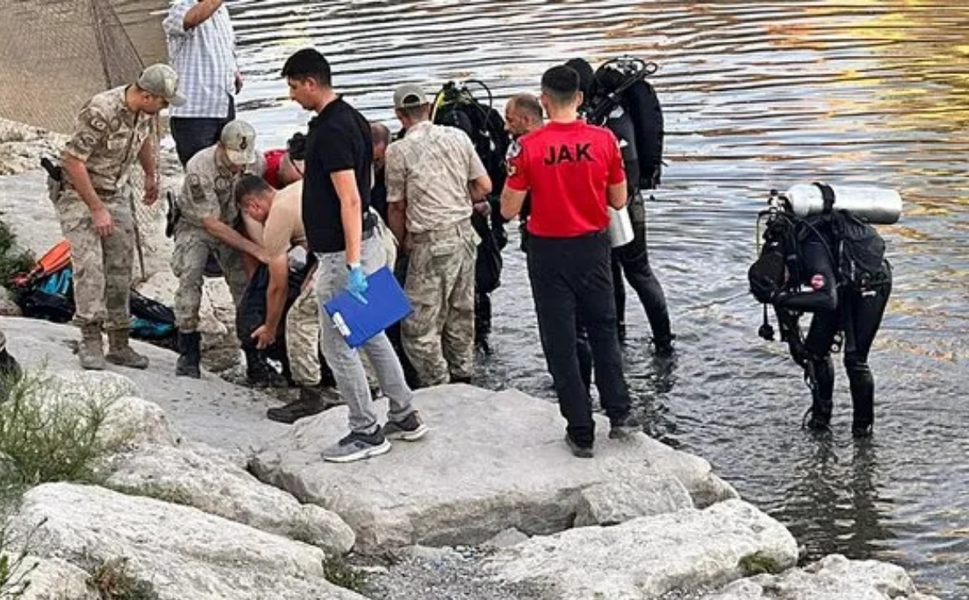 Malabadi Köprüsü altında serinlemek isteyen genç boğuldu