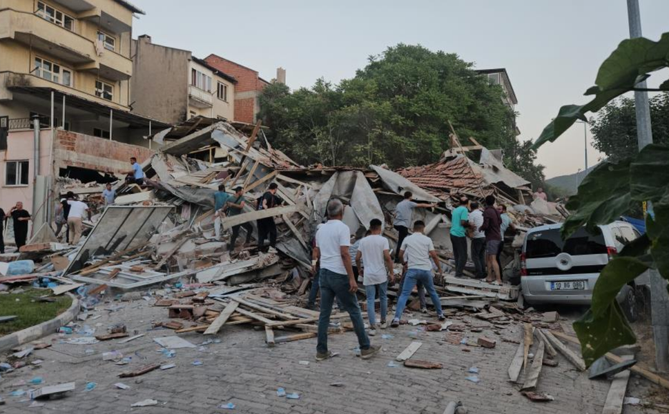 Balıkesir’deki depremde 1 ev yıkıldı, bazı binalarda hasar var
