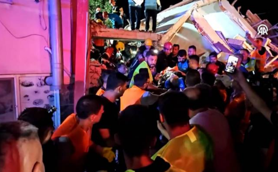 Balıkesir'deki depremde enkaz altındaki 6 kişiden 5’i kurtarıldı