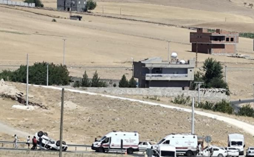 Diyarbakır'da otomobil takla attı